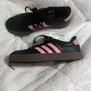 New men’s 9.5 adidas pink and black shoes